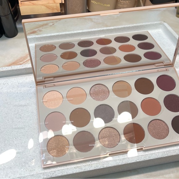 Morphe ~ ‘18T TRUTH OR BARE’ Artistry Eyeshadow Palette ~ FS, RARE & HTF ~ NIB - Picture 9 of 16